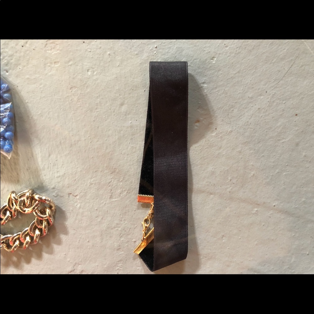 Black choker